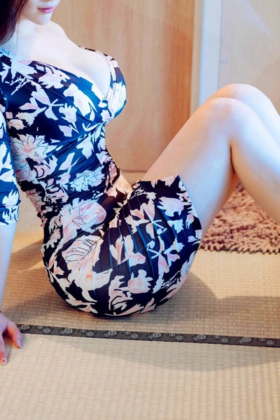 亚洲极品美女丰乳肥臀人体艺术照片