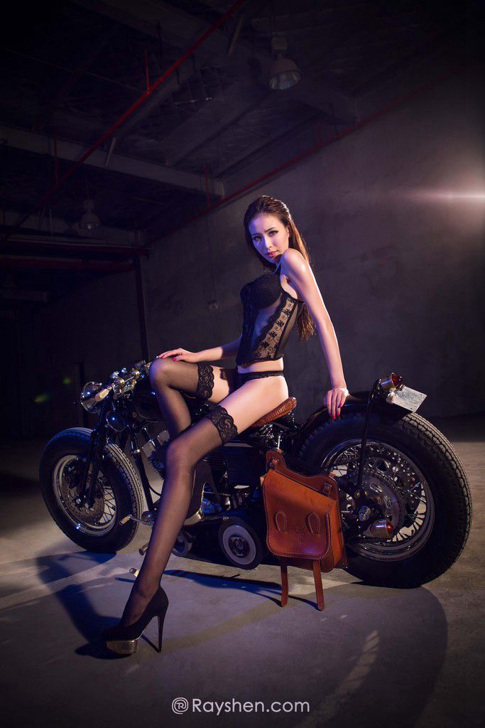 性感蕾丝花边网状丝袜摩托车美女