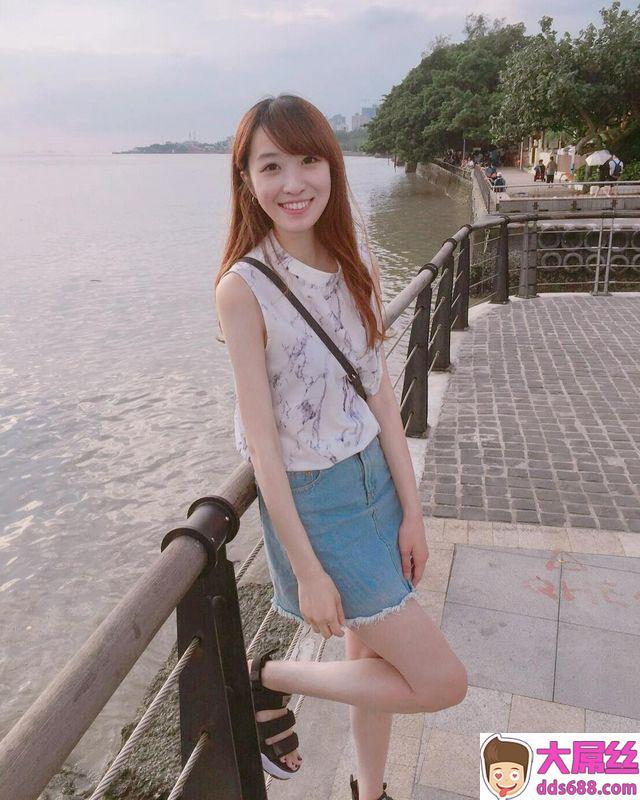 小清新正妹小护士陈昱儒海滩黑色比基尼带来阳光和甜美笑容!!
