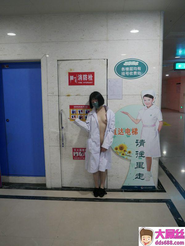 网路收集系列微博萌萌的奶卉闺密医院里的小护士