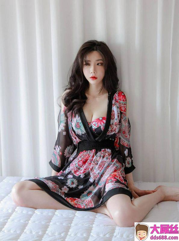 韩模系列美模柳京私拍写真8