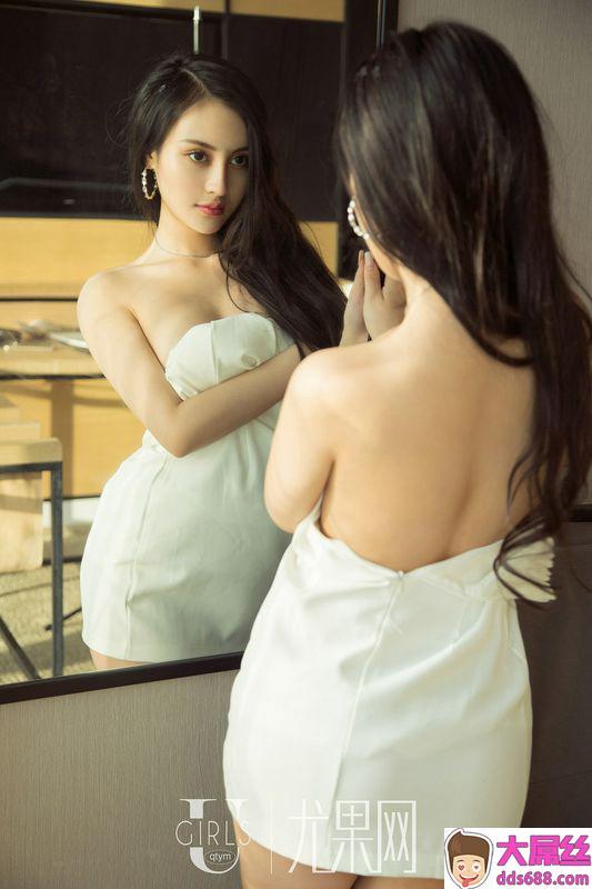 嫩模莎莎Sasa黄色连体衣红色连身裙秀完美身材白嫩肌肤性感写真
